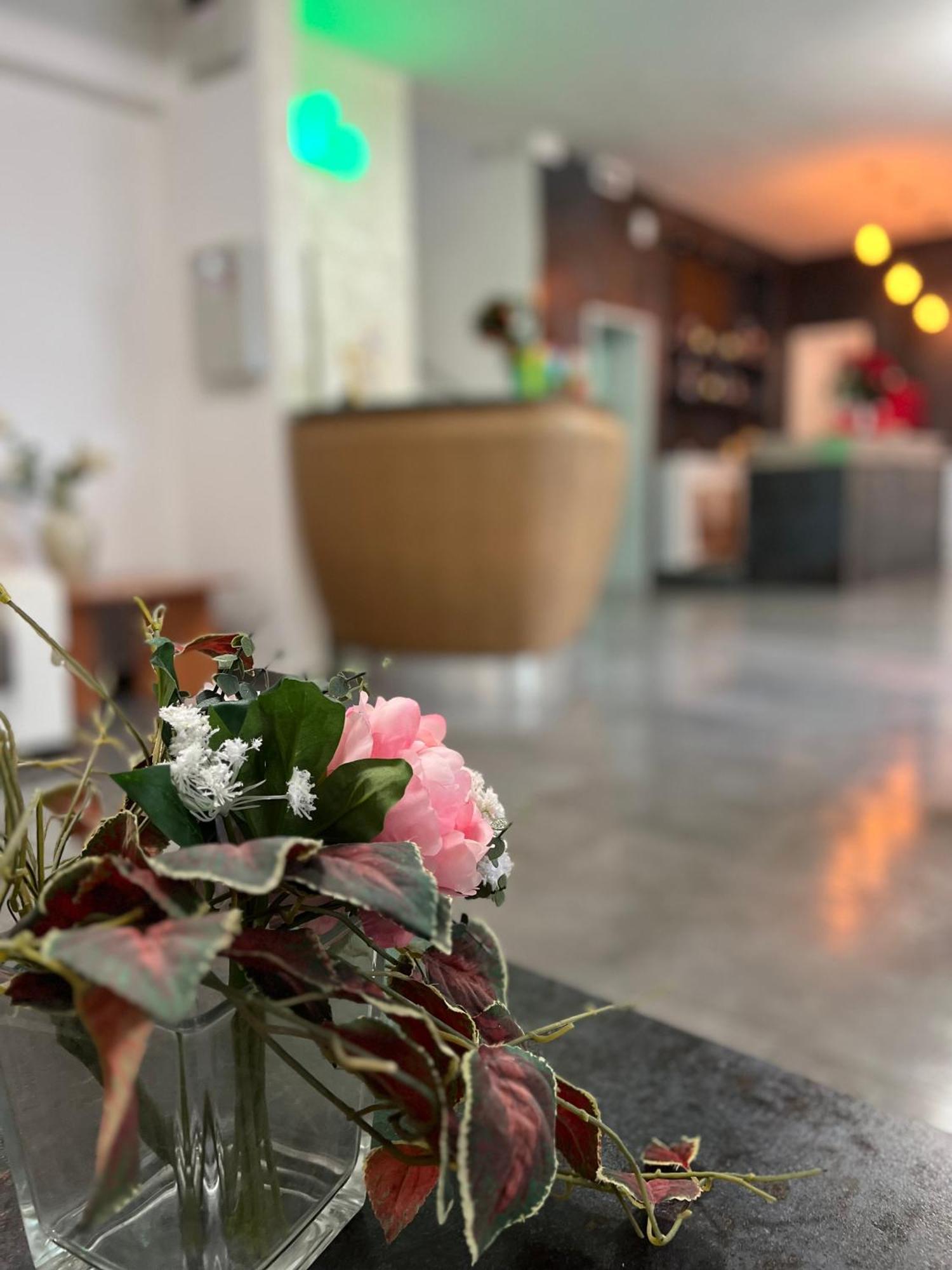 Hotel Miro Римини Экстерьер фото