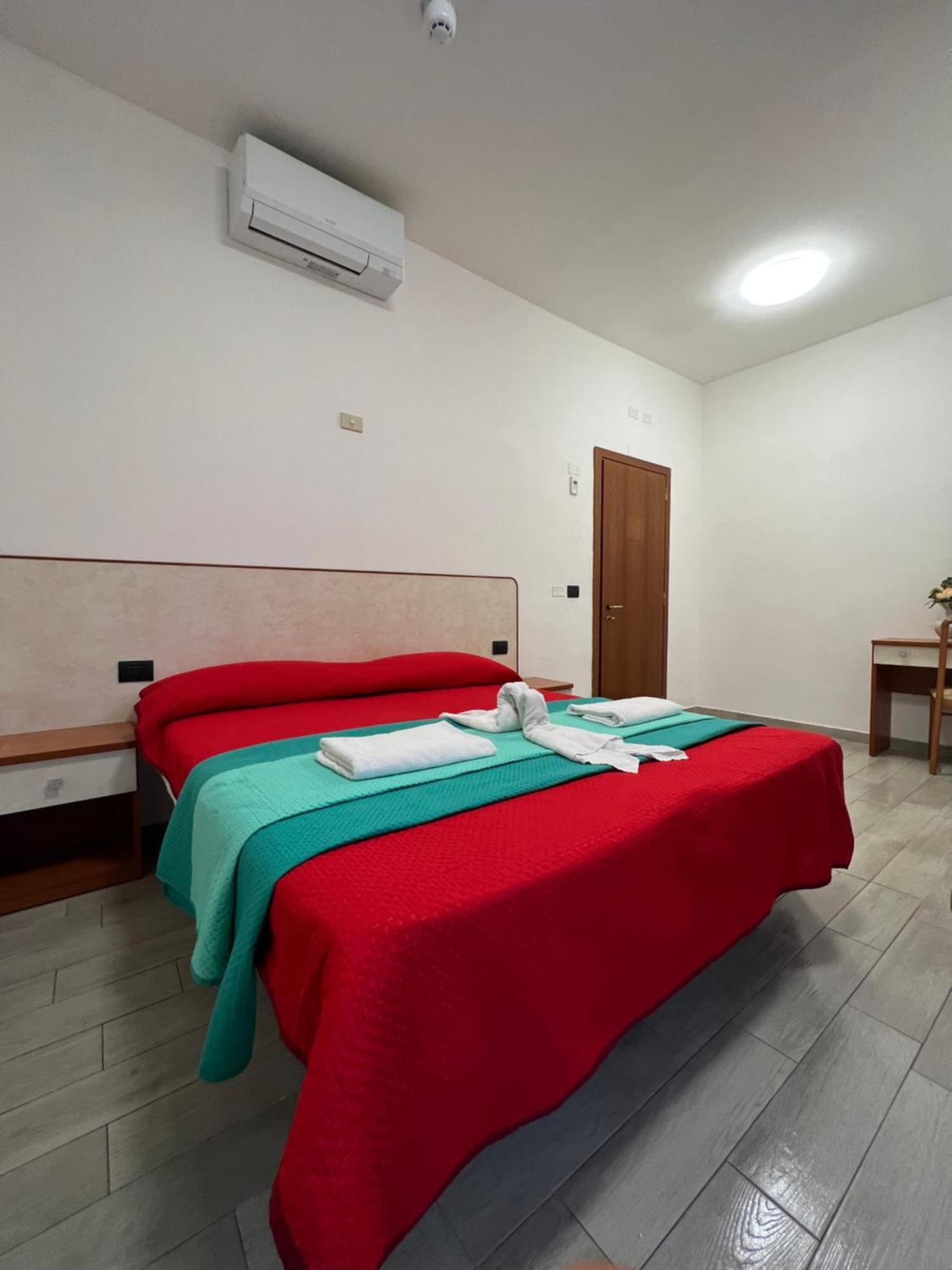 Hotel Miro Римини Экстерьер фото