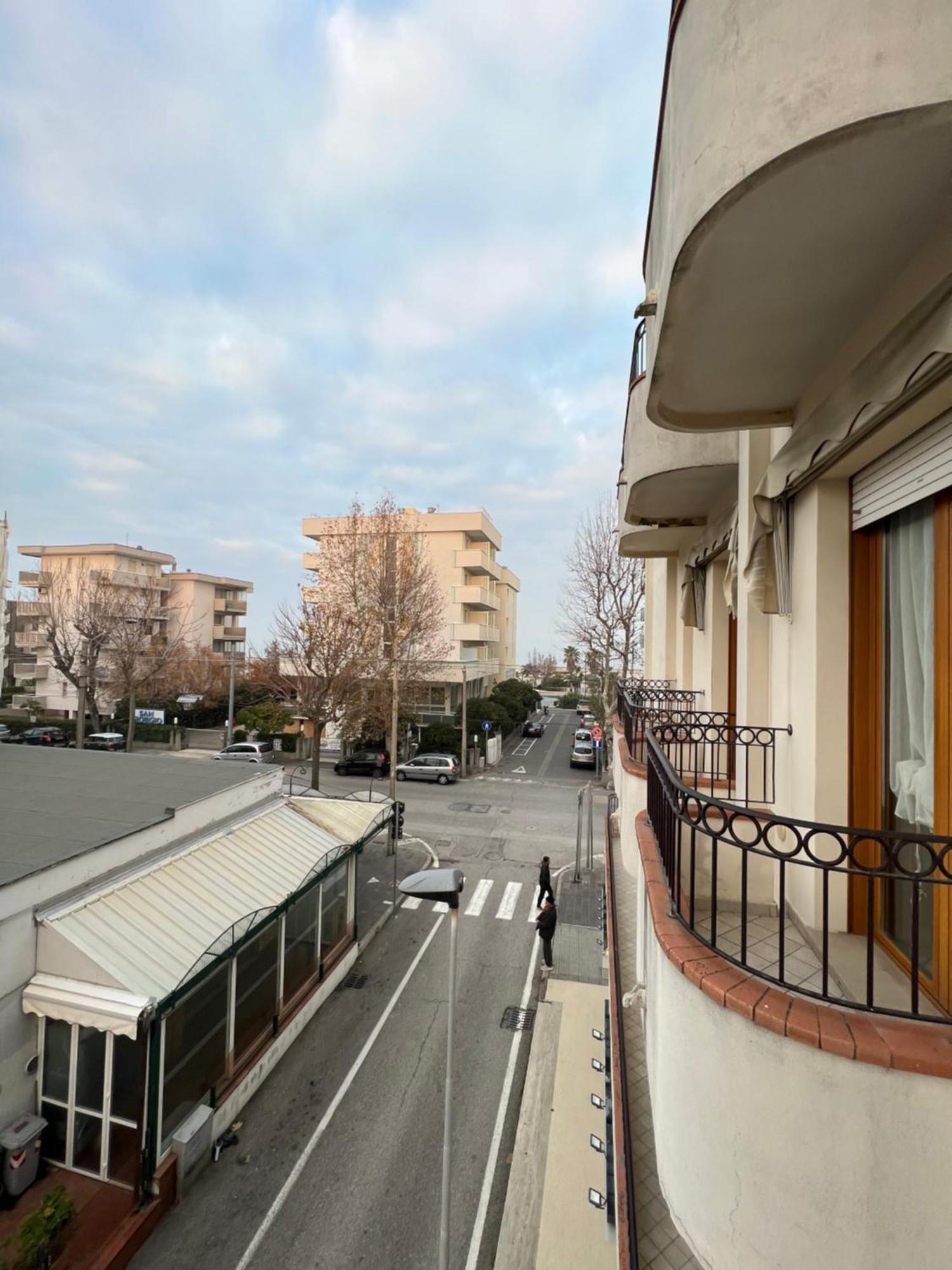 Hotel Miro Римини Экстерьер фото